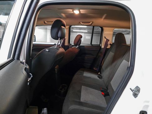 Used 2016 Jeep Patriot Sport image 22