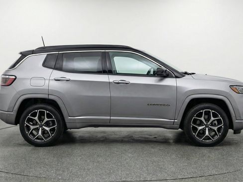 Used 2025 Jeep Compass Limited AWD/4WD image 11