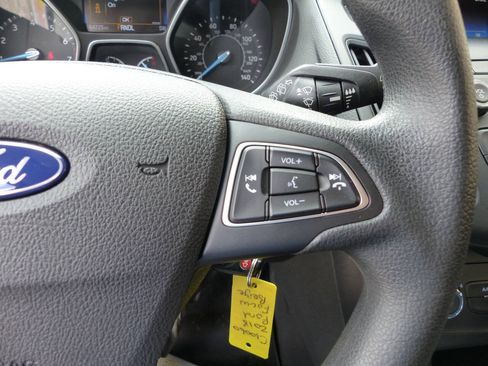 Used 2018 Ford Focus SE FWD image 23