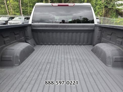 Used 2022 GMC Sierra 1500 SLE w/ X31 Off-Road Package AWD/4WD image 17