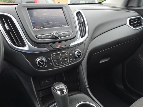 Used 2020 Chevrolet Equinox LT w/ Driver Convenience Package AWD/4WD image 32