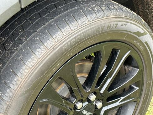 Used 2023 GMC Acadia SLE w/ Driver Convenience Package image 55