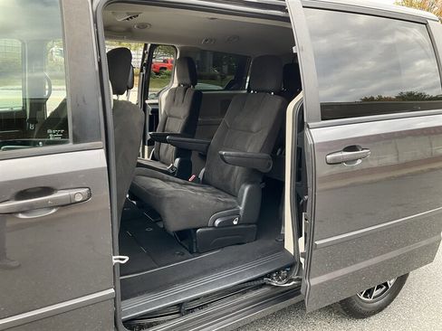 Used 2015 Dodge Grand Caravan SXT image 14