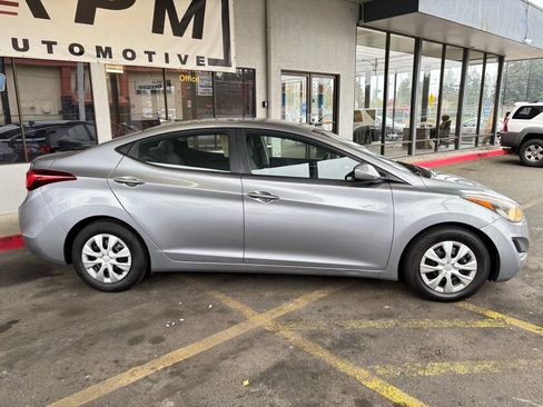Used 2016 Hyundai Elantra SE image 8