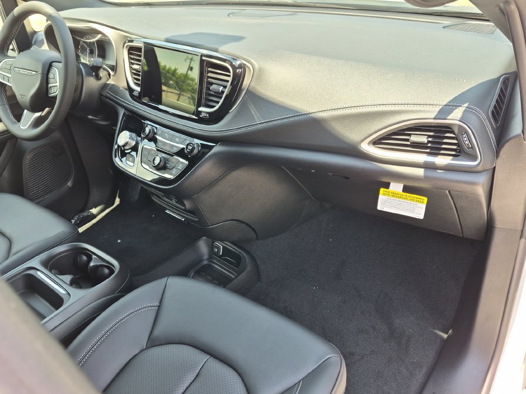 New 2027 Chrysler Pacifica Select w/ Family Tech Group FWD image 22