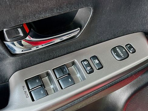 Used 2016 Toyota Prius V Three image 19