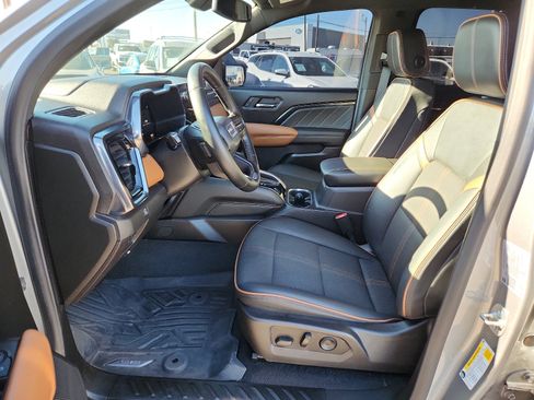 Used 2024 GMC Canyon AT4 w/ Technology Package image 11