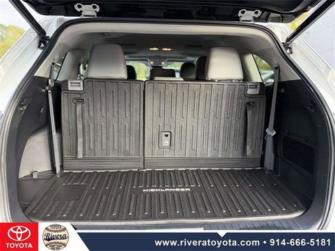 Certified 2022 Toyota Highlander XLE image 19
