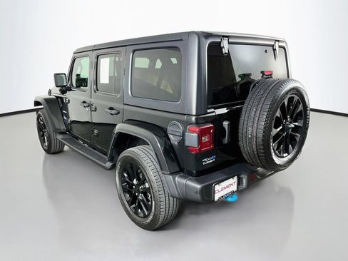 Used 2023 Jeep Wrangler Unlimited Sahara w/ Dual Top Group AWD/4WD image 8