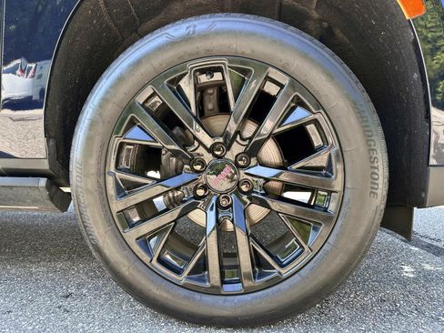 Used 2021 GMC Yukon XL Denali w/ Denali Premium Package AWD/4WD image 6