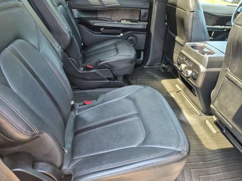 Used 2019 Ford Expedition Limited w/ Equipment Group 302A AWD/4WD image 21