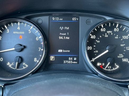 Used 2018 Nissan Rogue SV w/ Premium Package FWD image 26