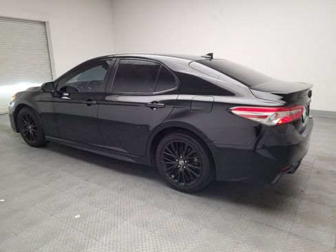 Used 2020 Toyota Camry SE image 3