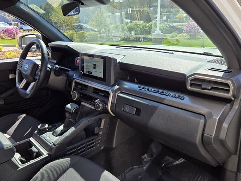 Used 2024 Toyota Tacoma TRD Off-Road AWD/4WD image 15