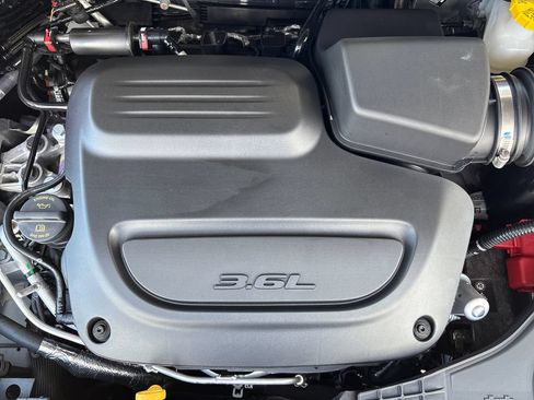 New 2027 Chrysler Pacifica Limited AWD/4WD image 4