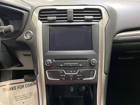 Used 2018 Ford Fusion SE w/ Fusion SE Technology Package image 23