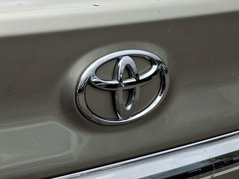 Used 2016 Toyota Camry LE FWD image 30