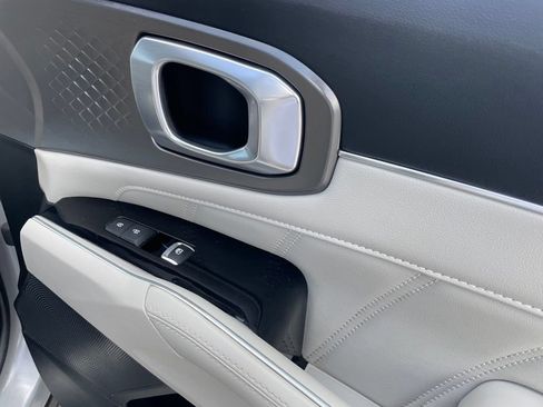 Certified 2022 Kia Sorento S FWD image 32