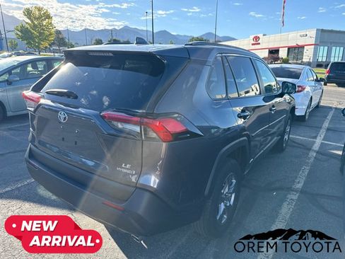 Used 2024 Toyota RAV4 LE AWD/4WD image 12