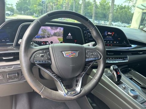 Used 2023 Cadillac Escalade ESV V AWD/4WD image 16