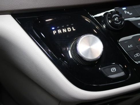 Used 2017 Chrysler Pacifica Touring-L Plus image 16