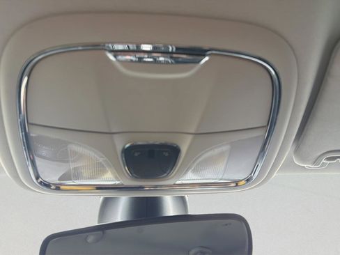 Used 2019 Jeep Cherokee Limited image 20