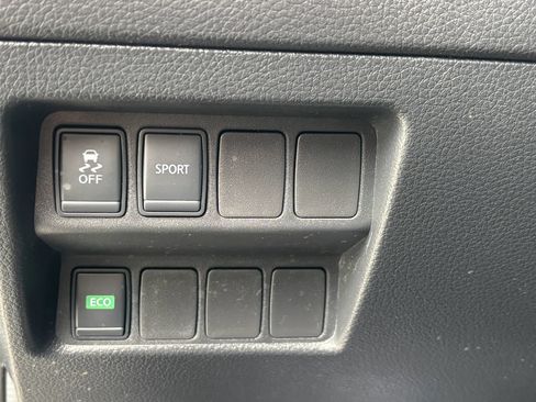 Used 2015 Nissan Rogue S FWD image 17