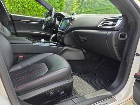 Used 2019 Maserati Ghibli S Q4 AWD/4WD image 38