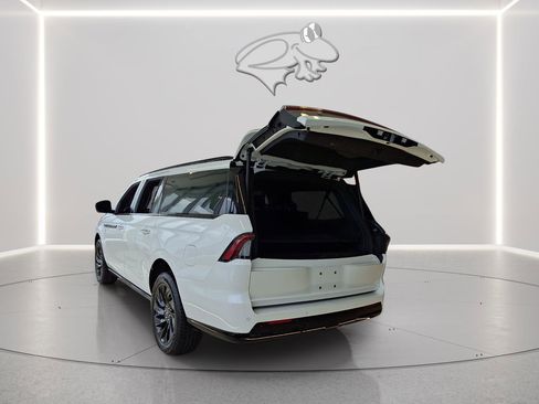 New 2025 Lincoln Navigator L Reserve w/ Jet Appearance Package AWD/4WD image 2