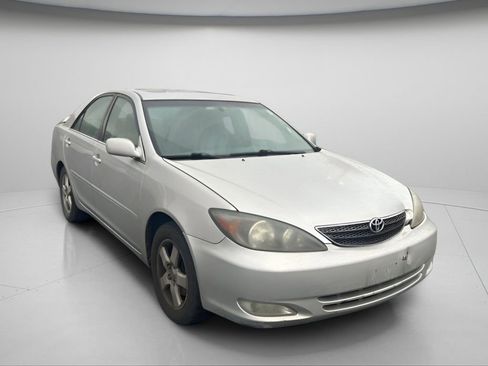 Used 2004 Toyota Camry SE image 2