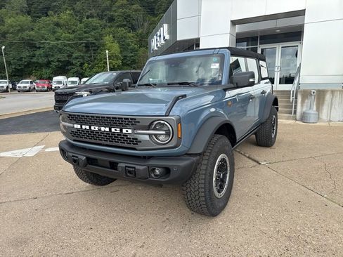 New 2025 Ford Bronco Badlands image 3