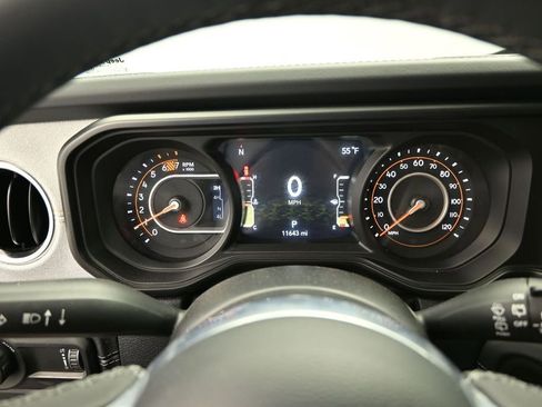 Used 2026 Jeep Wrangler Unlimited Sahara AWD/4WD image 12