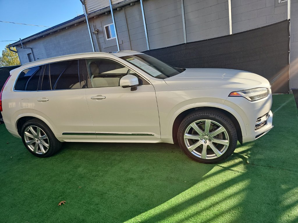 Used 2017 Volvo XC90 T8 Inscription w/ Vision Package AWD/4WD image 2