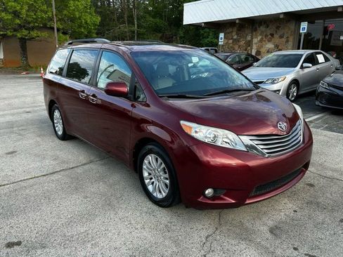 Used 2016 Toyota Sienna XLE Premium image 7