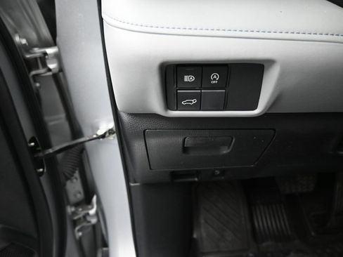 Certified 2023 Toyota Highlander LE image 9