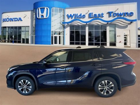 Used 2022 Toyota Highlander XLE image 5