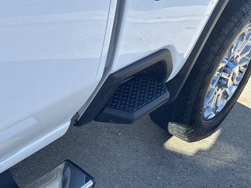 Used 2025 Chevrolet Silverado 2500 LTZ w/ LTZ Premium Package image 16