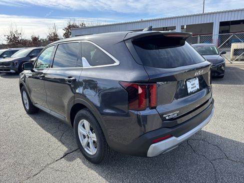 Certified 2025 Kia Sorento LX image 5