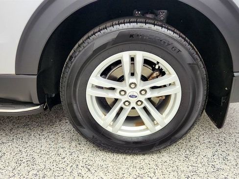 Used 2021 Ford Explorer XLT w/ Equipment Group 202A AWD/4WD image 9