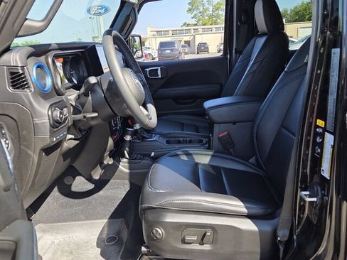 Used 2024 Jeep Wrangler Unlimited Rubicon 4xe AWD/4WD image 4