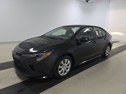 Used 2022 Toyota Corolla LE image 2
