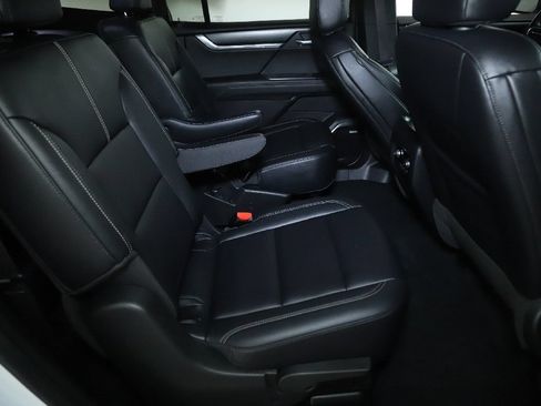 Used 2024 GMC Acadia Elevation FWD image 31
