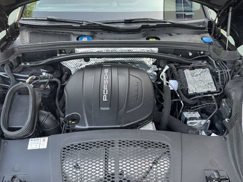 Used 2021 Porsche Macan AWD/4WD image 25