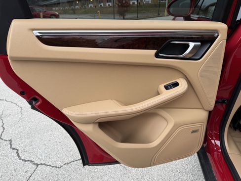 Used 2017 Porsche Macan S image 32