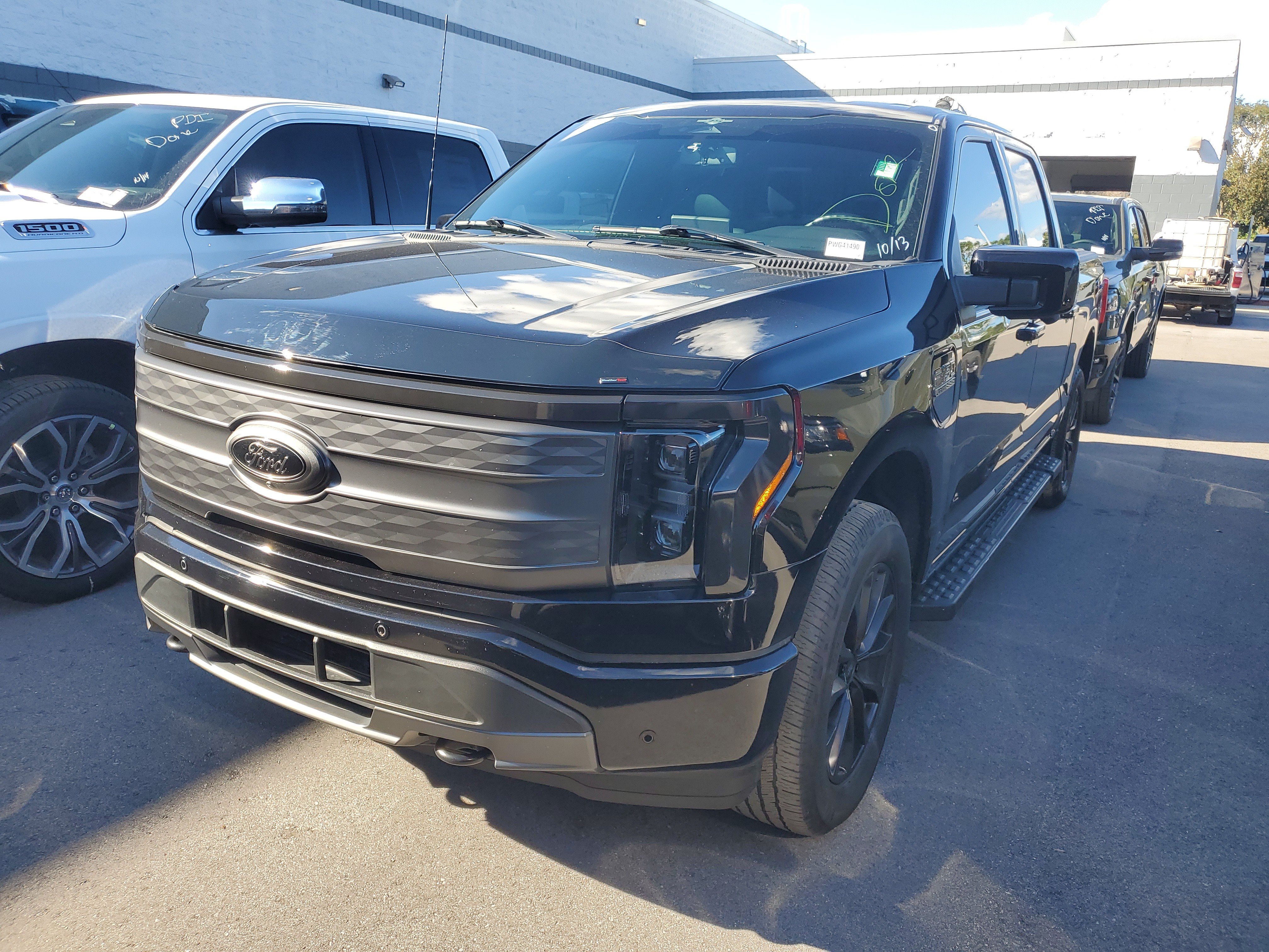 Used 2023 Ford F150 Lightning Lariat AWD/4WD image 4