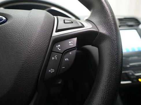 Used 2020 Ford Fusion SE image 18