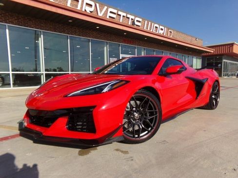 Used 2025 Chevrolet Corvette Z06 image 2