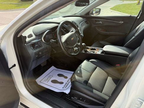 Used 2014 Chevrolet Impala LT w/ Convenience Package image 12