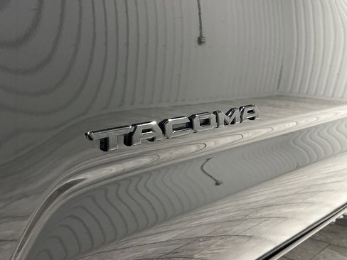 Used 2022 Toyota Tacoma Limited image 31