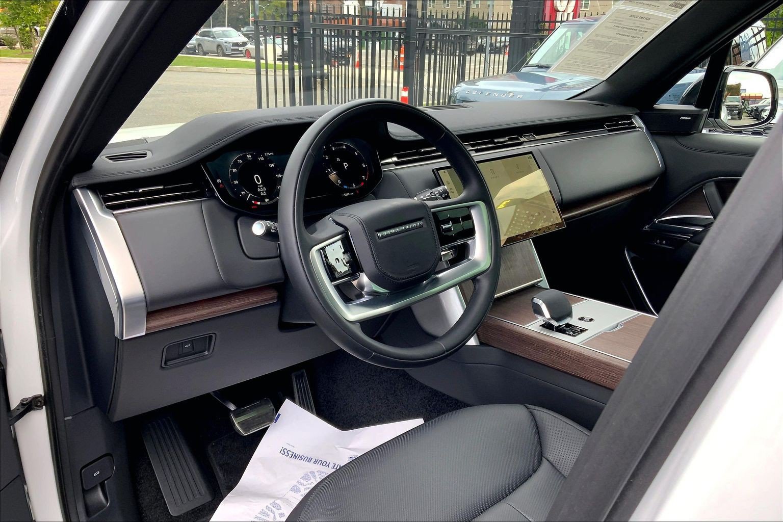 Certified 2026 Land Rover Range Rover Long Wheelbase SE AWD/4WD image 17